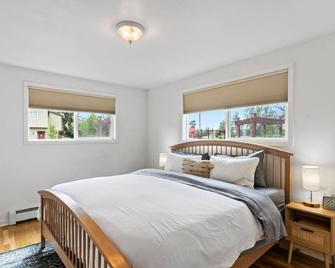 Blueberry Bungalow - Umed Area - Anchorage - Bedroom