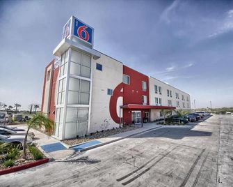 Motel 6 Weslaco Tx - Weslaco - Будівля