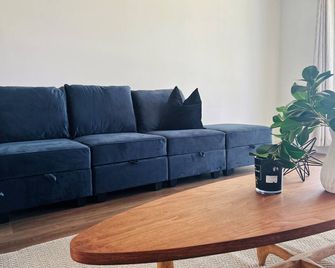 Charming House in Wellington - Prince Edward - Living room