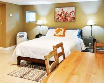 Perfect Getaway In Historic Newtonhighland (Cdc Safe) - Newton - Bedroom