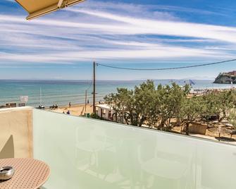 Iakinthos, Tsilivi Beach - זאקינתוס (עיר) - מרפסת