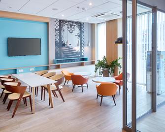 بيد آند بريكفاست هوتل لودز سينتروم - لودز - مطعم