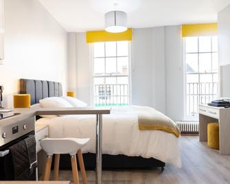 Spa Court - Cheltenham - Bedroom
