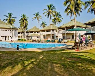 Elmina Bay Resort - Elmina - Zwembad