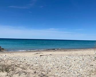Modern Cottage in the Heart of Charlevoix - Charlevoix - Beach