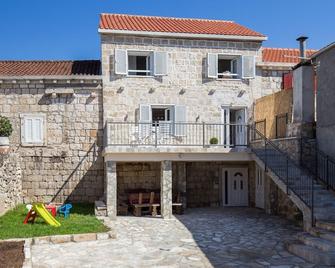 Guest House Godimento - Cilipi - Building