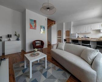 Le Grenet - Appartement design en duplex - ヴィシー - リビングルーム