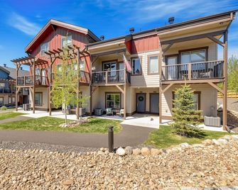 The Highland Hangout: Luxurious, new 3 bed, 3 bath townhome in McCall with garage - McCall - Edificio