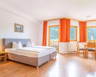 Quiet Apartment With ski Storage - Neustift im Stubaital - Bedroom
