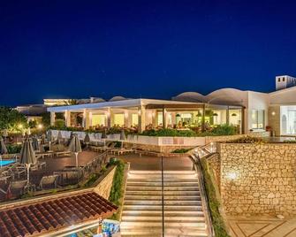 أنابيلا بيتش ريزورت - شامل جميع الخدمات - هيرسونيسوس - مبنى