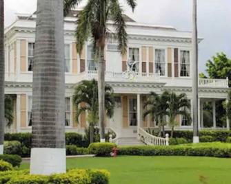 Comfy, Central & Elegant Studio New Kingston - Kingston - Rakennus