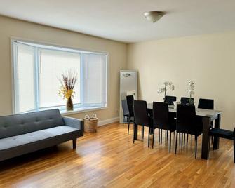 Nyc Adjacent Comfy 9 Guest Home - Passaic - Dining room