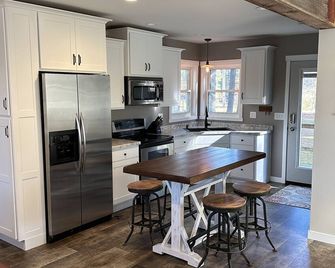 Whispering Pines on the Lake - Waupaca - Kitchen