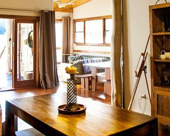 Knights Ridge eco-friendly Acreage and Cabin - Wollombi - Sala de jantar