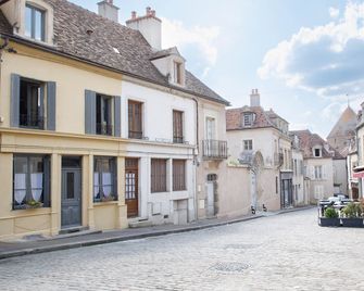 Maison de Ville, Rénovée Avec Gout au Cœur de la Cité Médiévale - Semur-en-Auxois - Edifício