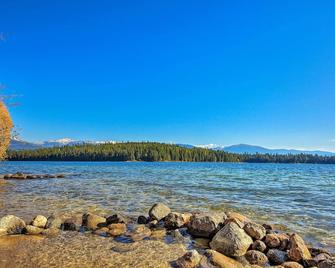 Quaint Priest Lake Cabin with Patio Less Than 1 Mi to Lake! - Priest River - Playa