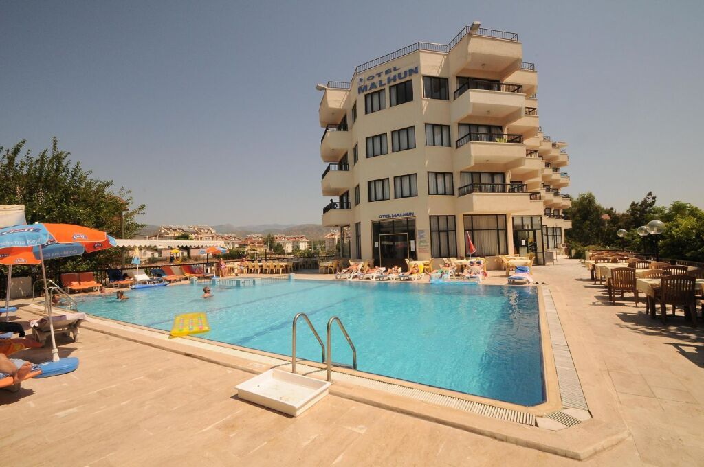 Malhun Hotel - פטהייה - בריכה