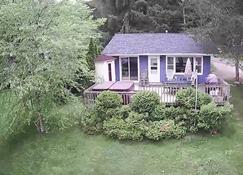 Quietwater Cottage- On the Water, Scenic, Sandbars, Birds, Nature, Hot Tub! - Poynette - Building