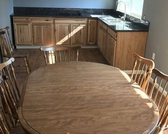 Manzanita Lake Cabin w/ great views - North Fork - Dining room