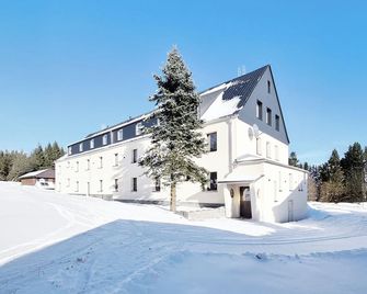 Hotel Erlebnis Wald - Johanngeorgenstadt - Bâtiment