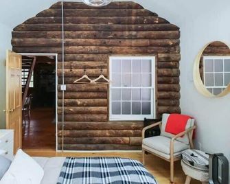 Phoebe's Nest - Chic Log Cabin in Accord - Accord