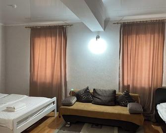 FiveSeasons Inn - Almaty - Bedroom