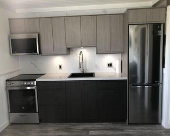 Pei Cottage Rental - Summerside - Kitchen