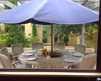 El Kedira - Campbells Beach Holiday Home - Warkworth - Innenhof