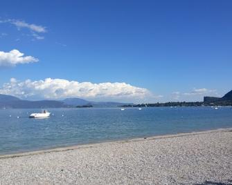Sunny Apartment in Manerba: joy, fun, relaxation and culture - Manerba del Garda - Spiaggia