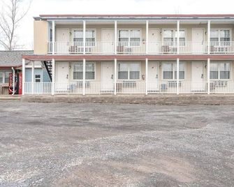2 Full Beds | Non-Smoking - Seneca Falls - Будівля