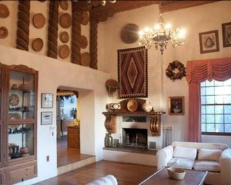 The Inn at the Delta - Española - Obývací pokoj