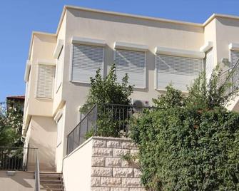 Magnificant Studio/Zimmer Zichron - Zikhron Ya‘aqov - Building