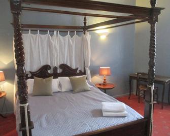 Hôtel Saint Florent - אורנג' - חדר שינה