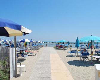 Hotel Villa Verde - San Mauro a Mare - Strand