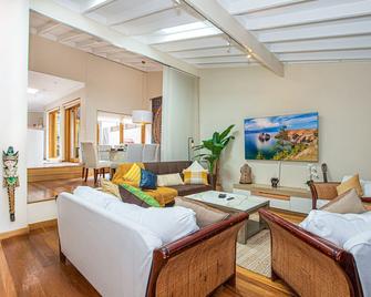 Luxury Retreat Home - 4bed House - Mins From Cbd - Sydney - Sala de estar