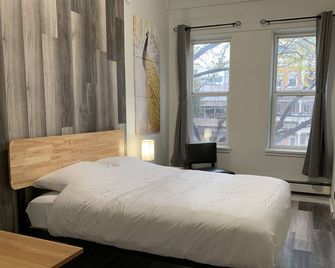 Commercial Hotel - Edmonton - Schlafzimmer