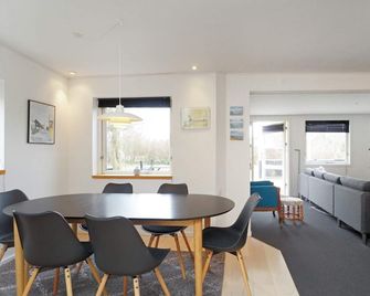 5 Person Holiday Home in Gilleleje-by Tr - Gilleleje - Dining room