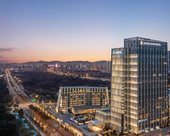 Intercontinental Hotels Wuxi Taihu New City By IHG - Wuxi - Bygning