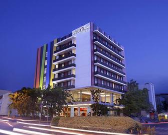 Amaris Hotel Embong Malang - Surabaya - סוראבאיה - בניין