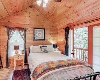 Wild Rose Cabin - Lake Lure - Habitación