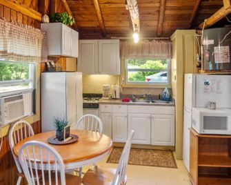 'West View Cabins' on Ostego Lake - Cabin #4 - Waterfront and on Trail 7 - Gaylord - Kitchen