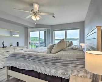 Pool Access and Lake Views Camdenton Condo - Camdenton