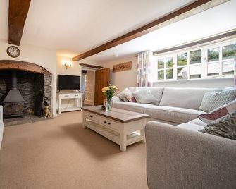 Stunning 5-bedroom farmhouse within easy reach of North Devon beaches - Ilfracombe - Living room