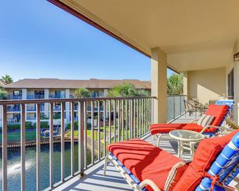Beachside St Augustine Resort Condo, 6 Mi to Dtwn! - Saint Augustine Beach - Balkon