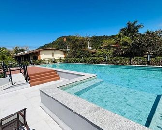 Apartment B01, 2 Bedrooms, One Suite, 100 Meters From The Best Location On Baleia Beach - Praia Barra do Sahy - Pool