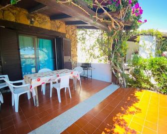 Appartamento Cala d'Ambra - San Teodoro - Patio