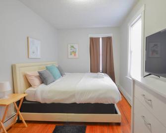 Lovely 3-Bedroom Apt with free parking - Providence - Makuuhuone