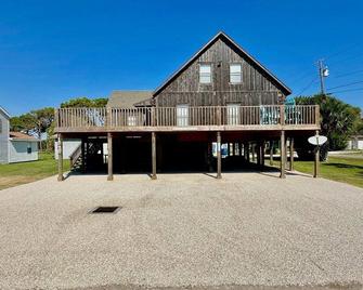 Gentle Breeze Is Close To Beach In Poc - Port O'Connor