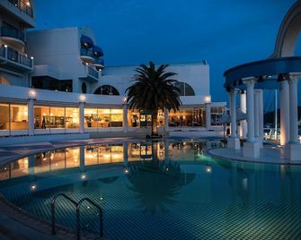 Hotel Limani - Okayama - Basen