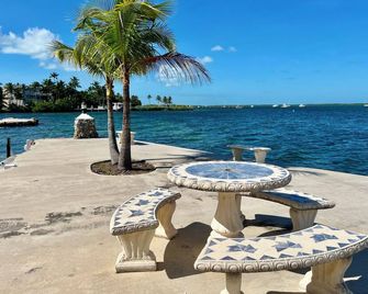 Villa located on the water Free marina, and trailer parking. - Islamorada - Strand